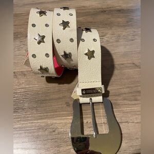 Guess white faux leather biker rocker belt w silver stars and Rhinestone accents